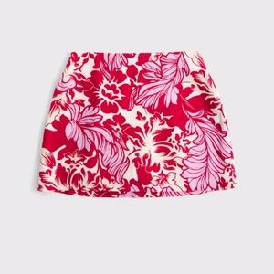 The A&F Scarlett Curve Love Linen-Blend Mini Skort in Red Floral - XS - NWT